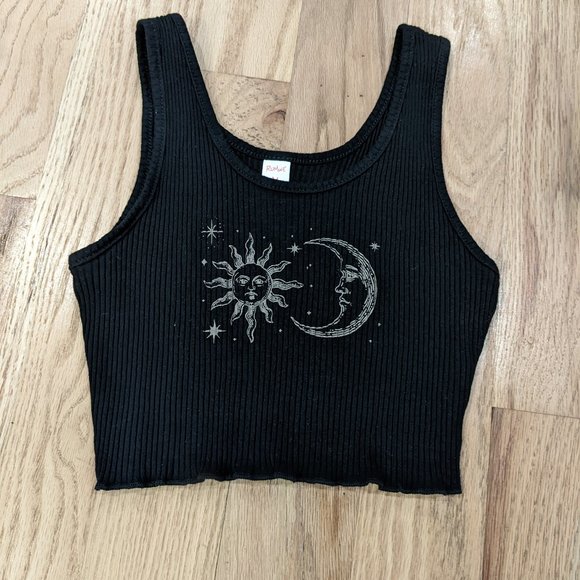 ROMWE Tops - Sun and moon crop top
